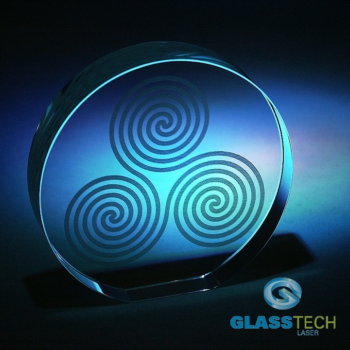 3D TRISKELION - symbol ve skl. těžítku