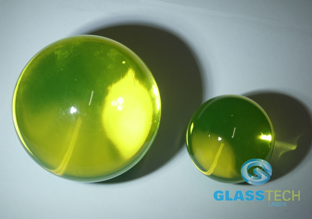Koule z uranového skla svítící pod UV paprsky - 80 mm